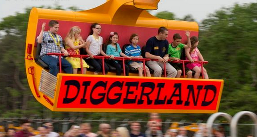 “挖斗”里欢乐的孩子和家长