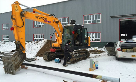 冬天的挖掘机